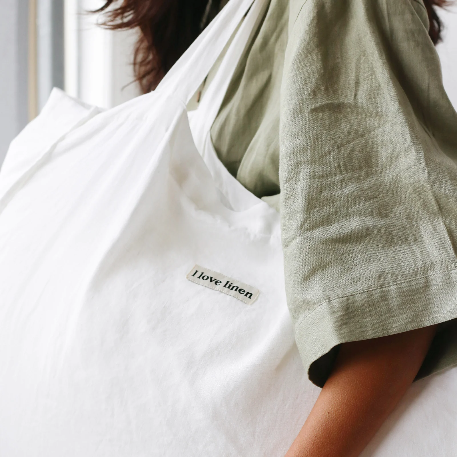 French Flax Linen Carry All Bag in White - Image 2