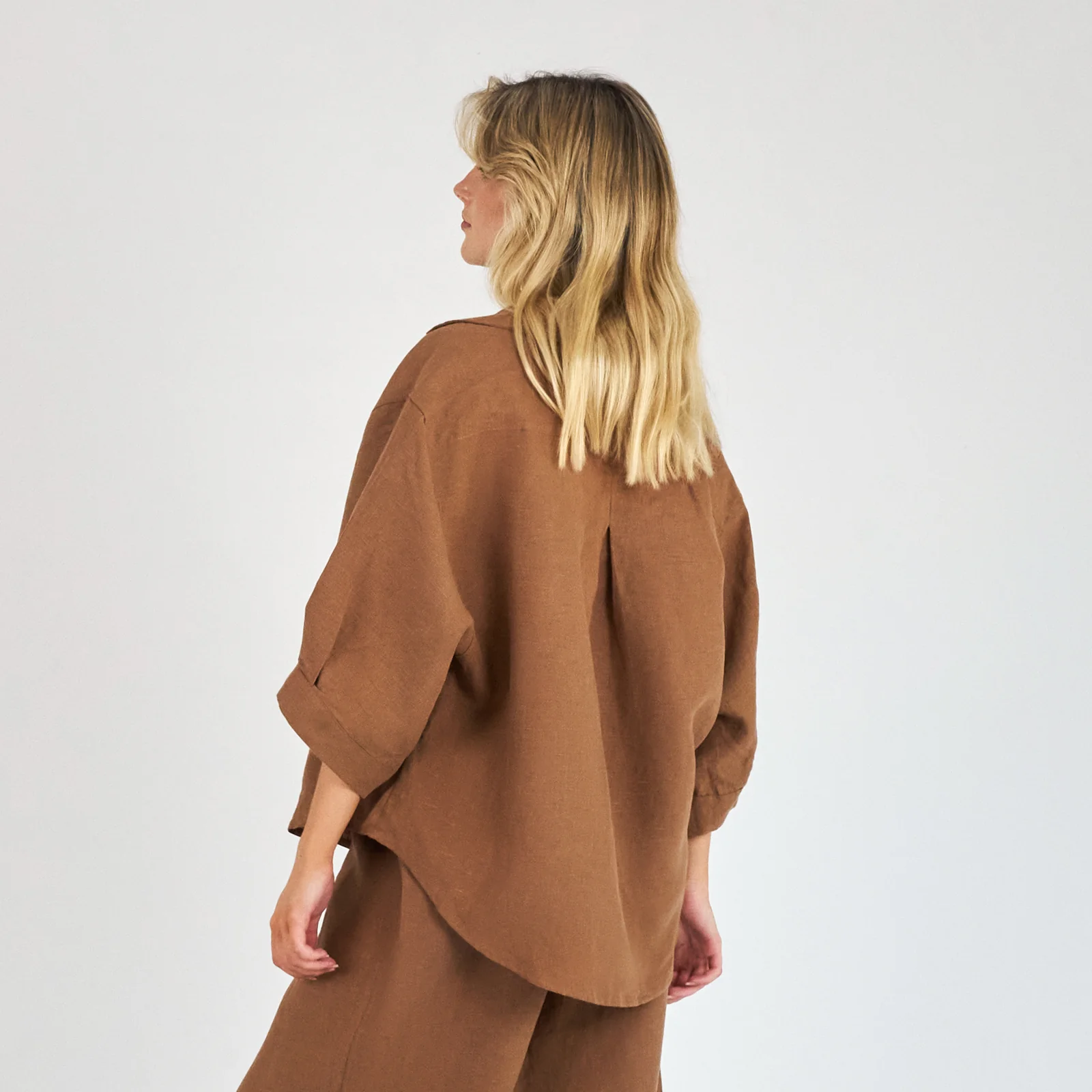 French Flax Linen Ruby Shirt in Hazelnut - Image 2